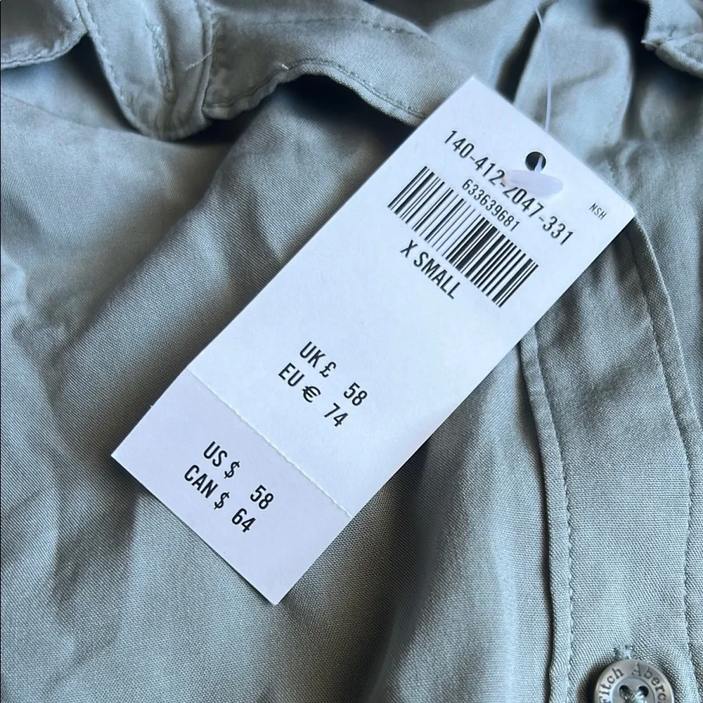 Abercrombie & Fitch Women’s Light Green Button Down Shirt - Picture 3 of 4